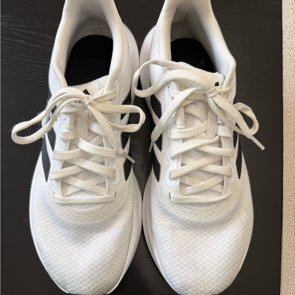 Adidas CloudFoam - NEW